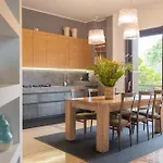 Flora Jungle Retreat By Perle Di Puglia