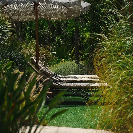 Flora Jungle Retreat By Perle Di Puglia Depressa