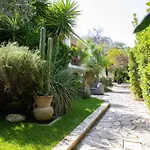 Flora Jungle Retreat By Perle Di Puglia *