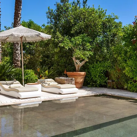 Villa Flora Jungle Retreat By Perle Di Puglia