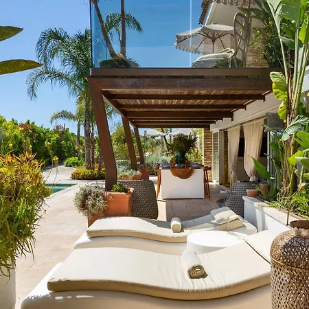 Villa Flora Jungle Retreat By Perle Di Puglia