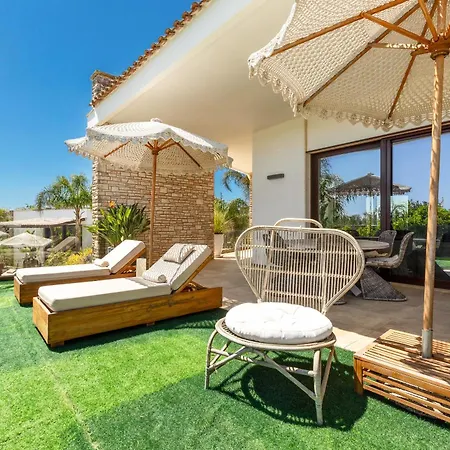 Flora Jungle Retreat By Perle Di Puglia