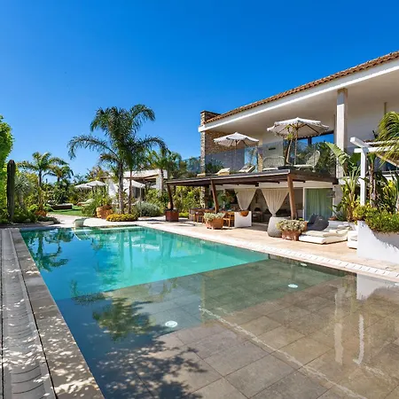 Flora Jungle Retreat By Perle Di Puglia *