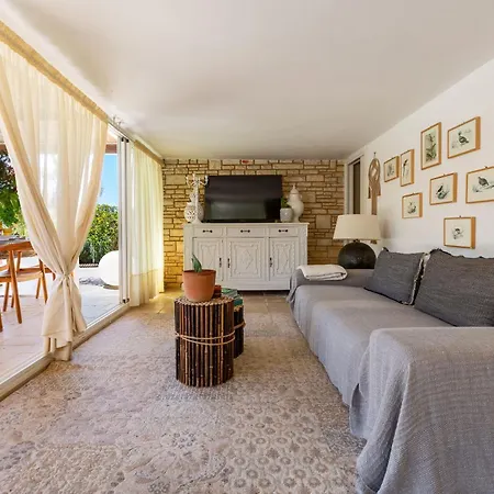 Flora Jungle Retreat By Perle Di Puglia *