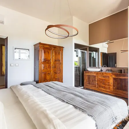 Flora Jungle Retreat By Perle Di Puglia