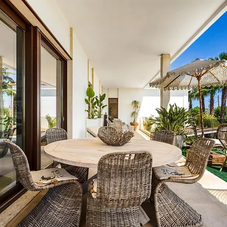 Flora Jungle Retreat By Perle Di Puglia *