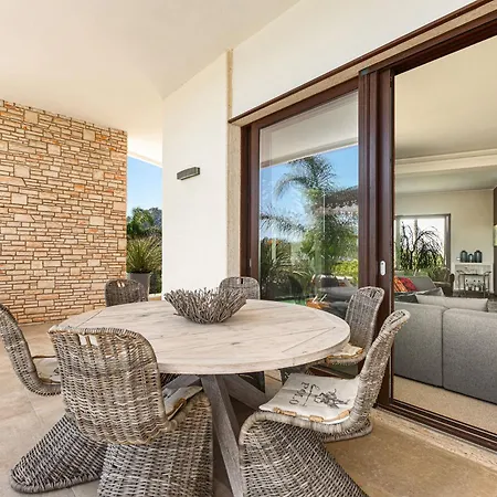 Flora Jungle Retreat By Perle Di Puglia