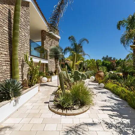 Flora Jungle Retreat By Perle Di Puglia Depressa
