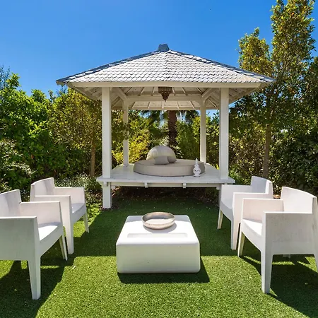 Flora Jungle Retreat By Perle Di Puglia Villa *