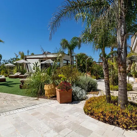 Flora Jungle Retreat By Perle Di Puglia *