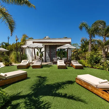 Flora Jungle Retreat By Perle Di Puglia