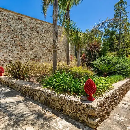 Villa Flora Jungle Retreat By Perle Di Puglia