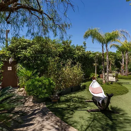 Flora Jungle Retreat By Perle Di Puglia * Depressa