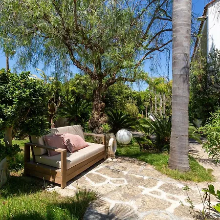 Flora Jungle Retreat By Perle Di Puglia *