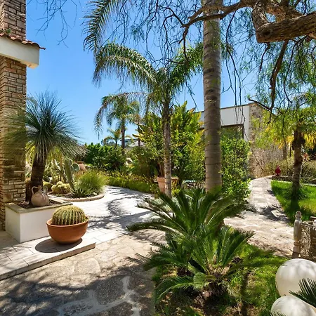 Villa Flora Jungle Retreat By Perle Di Puglia *