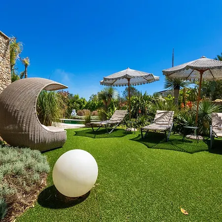 Flora Jungle Retreat By Perle Di Puglia * Depressa